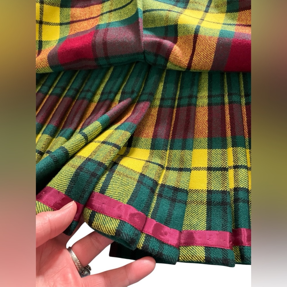 Gorgeous Heavy Scottish Plaid Kilt - Picture 8 of 11